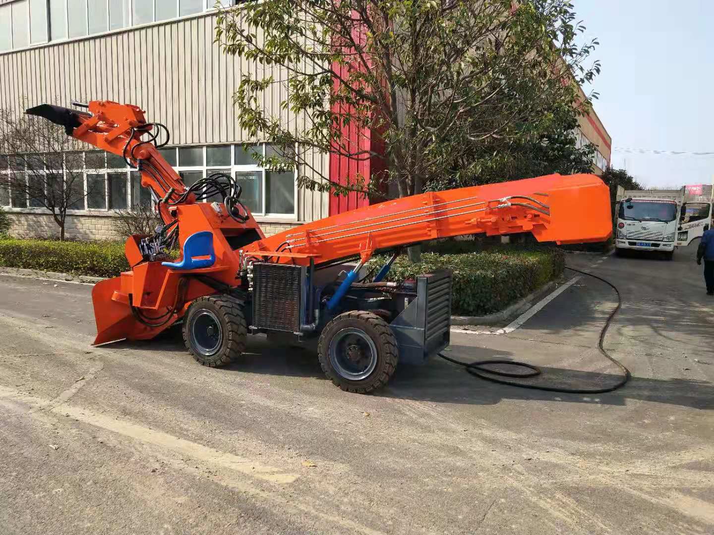 扒渣機運到工地后應該注意什么？